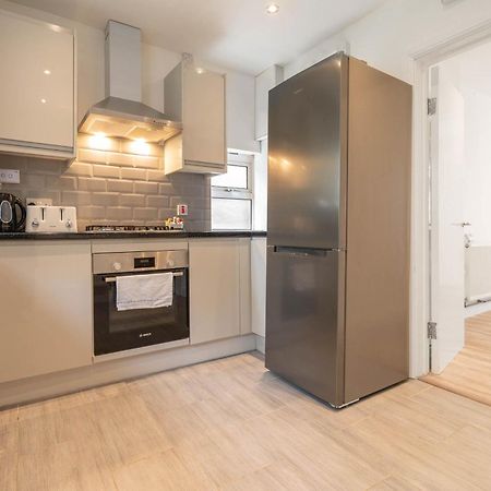 4 Bedroom House - Parking & Garden - Smart Tvs - Netflix - Wifi - Top Rated - 22Cg 버밍엄 외부 사진