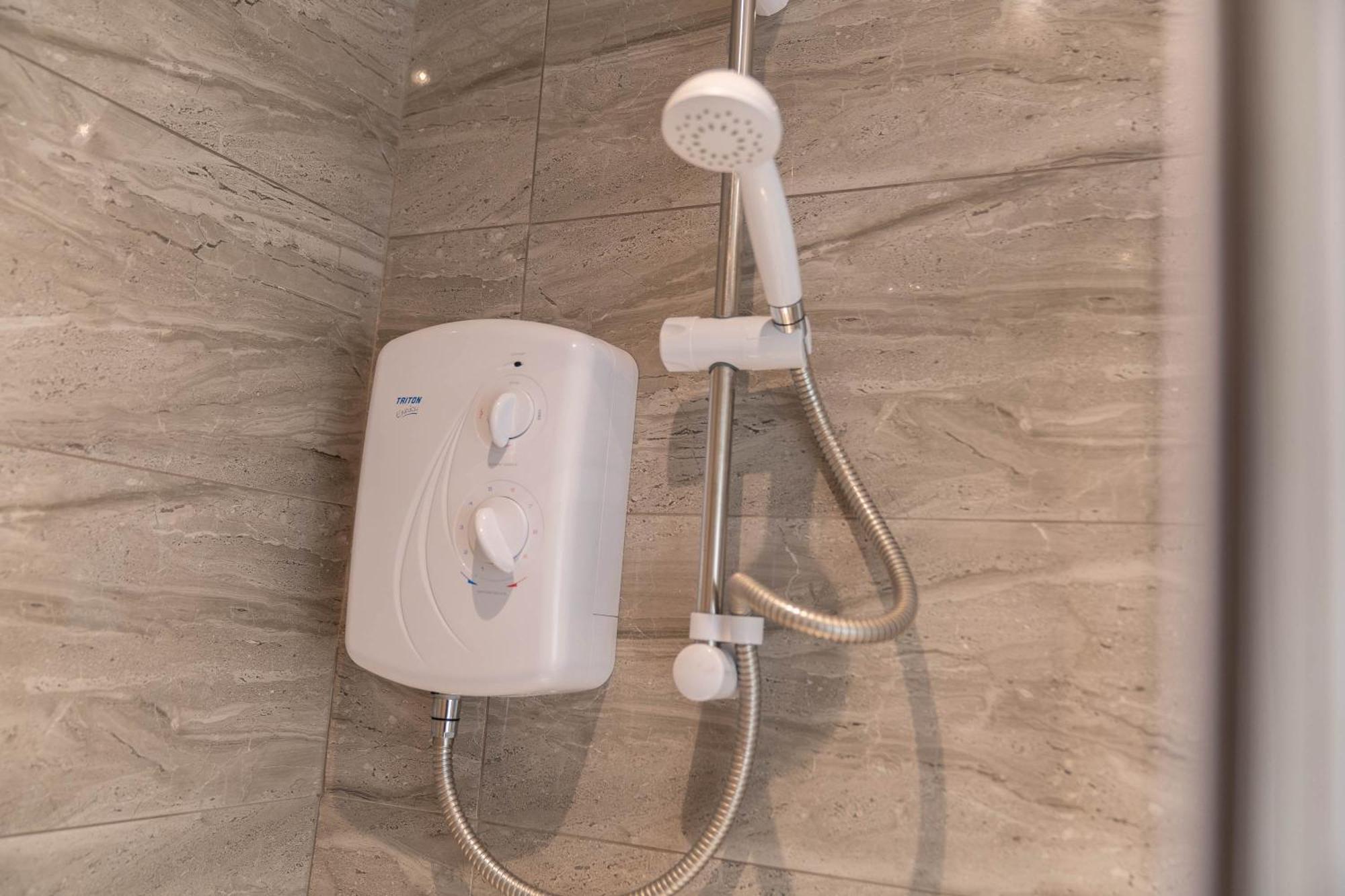4 Bedroom House - Parking & Garden - Smart Tvs - Netflix - Wifi - Top Rated - 22Cg 버밍엄 외부 사진